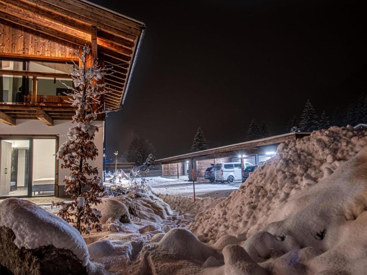 Apartment In Wald Im Pinzgau With A Carport Bagian luar foto