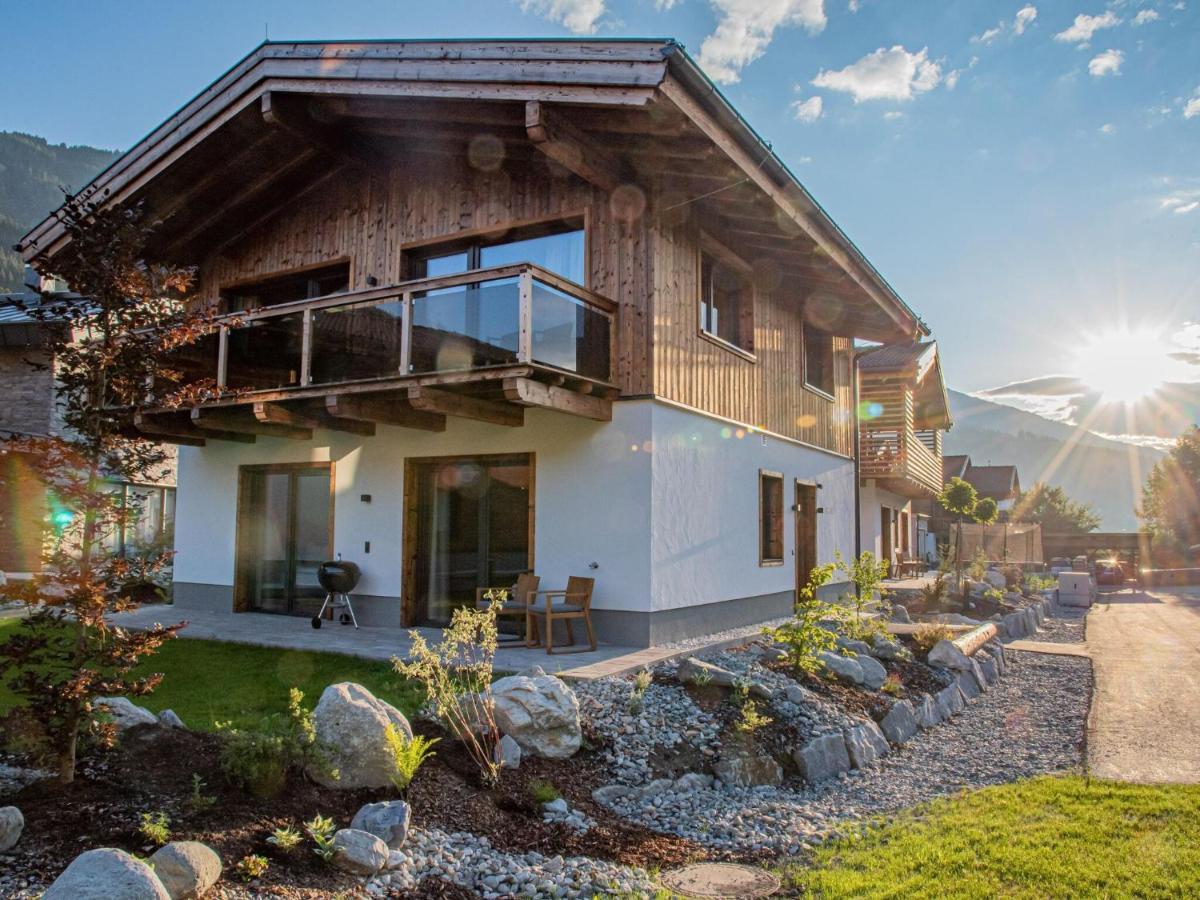 Apartment In Wald Im Pinzgau With A Carport Bagian luar foto