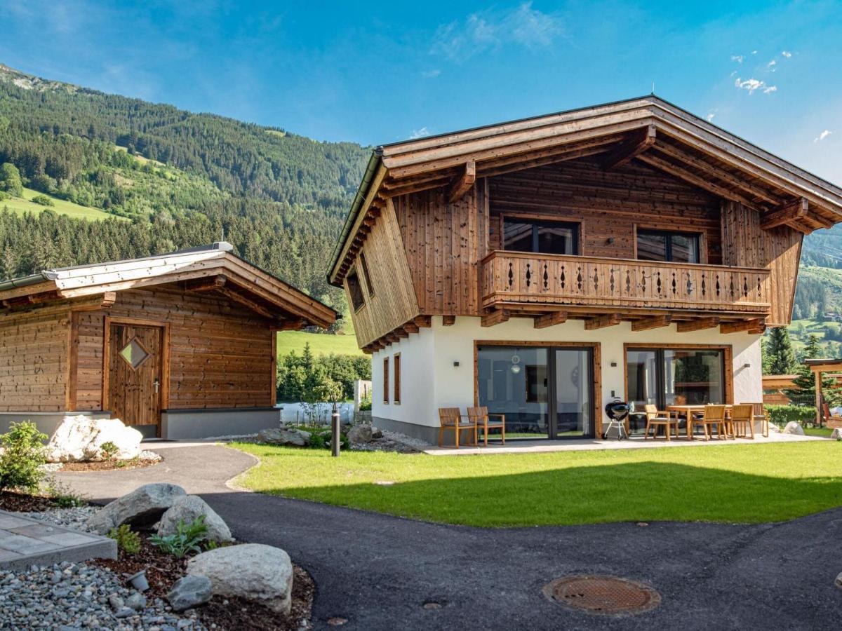 Apartment In Wald Im Pinzgau With A Carport Bagian luar foto