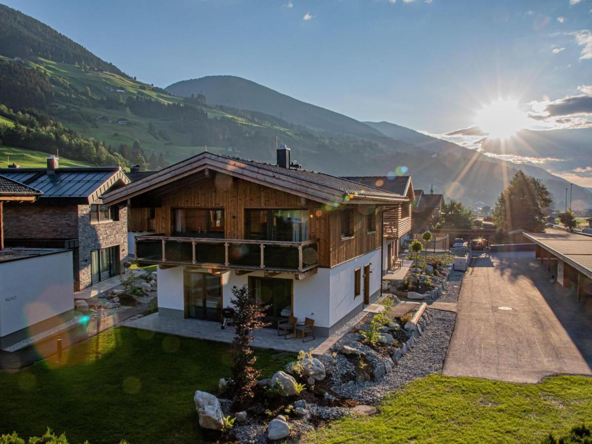 Apartment In Wald Im Pinzgau With A Carport Bagian luar foto